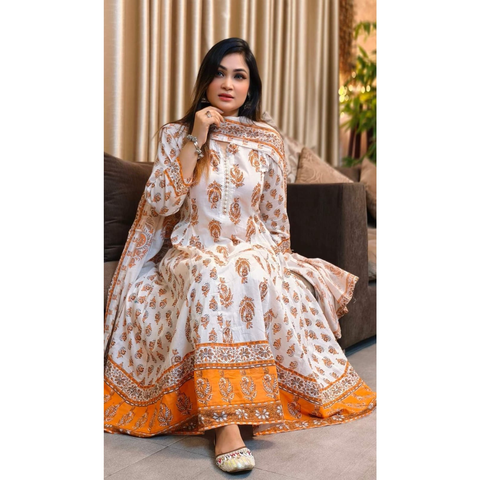 সুতি কাপড়ের গ্রাউন্ড/গোল থ্রি পিস Code : 10425
